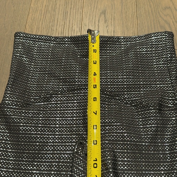Spanx Size M Metallic Dot Print Active 7/8 Nylon High Waisted Legging - Picture 6 of 12